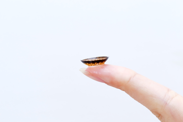 カラコンも正しい使い方を！カラコンデビューはワンデータイプがおすすめ｜はじめてのコンタクトレンズ.com