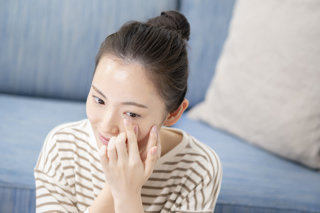 カラコンの入れ方はクリアレンズと一緒です！｜はじめてのコンタクトレンズ.com